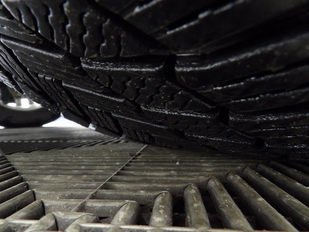 Used 2023 GMC Yukon SLT image 38