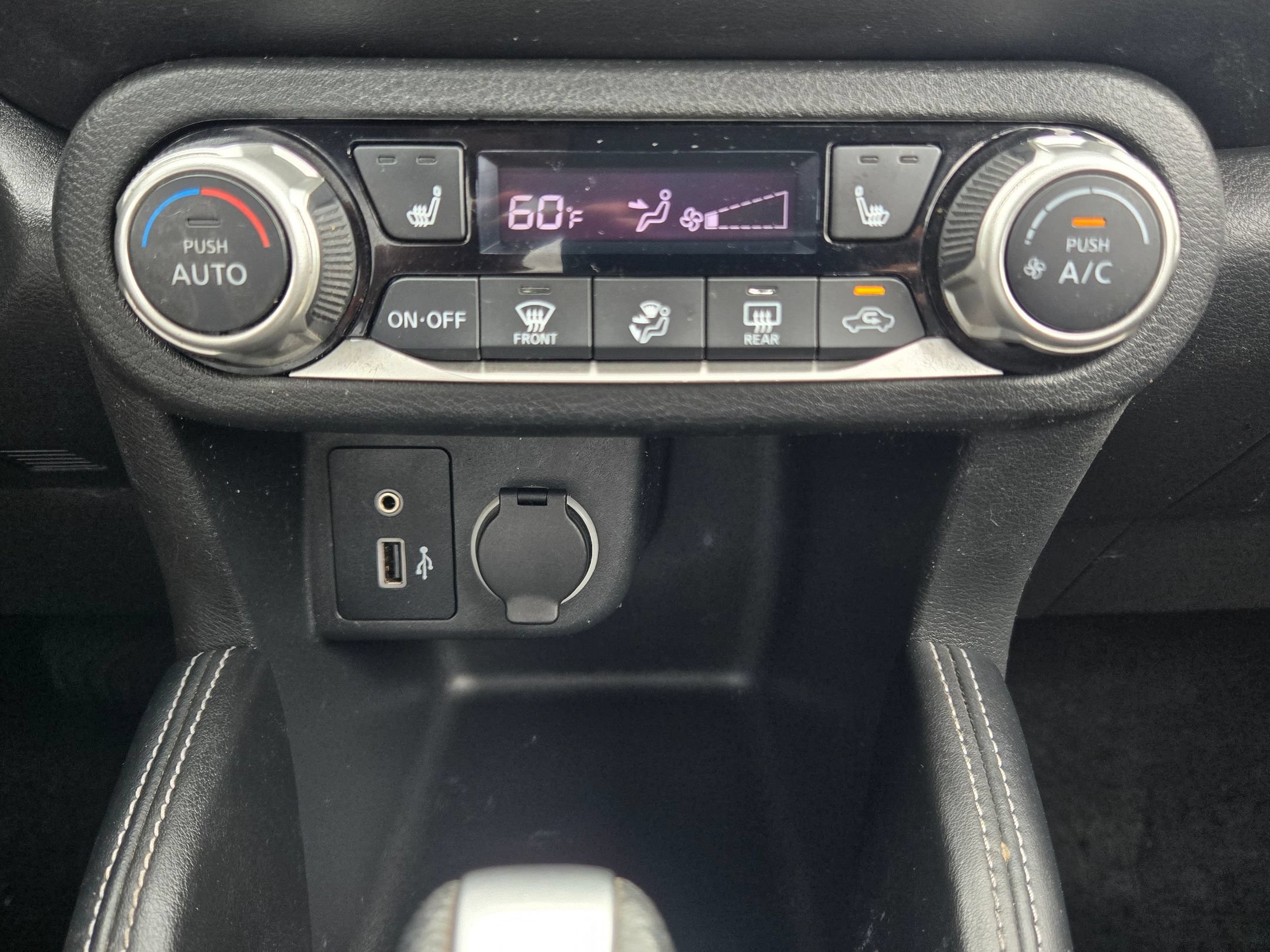 Used 2019 Nissan Kicks SR w/ SR Premium Package FWD image 28