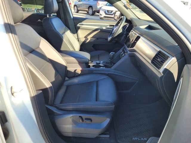 Used 2022 Volkswagen Atlas Cross Sport SEL R-Line AWD/4WD image 15