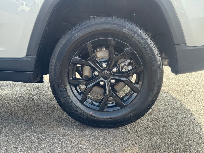 Used 2025 Jeep Grand Cherokee Altitude image 38