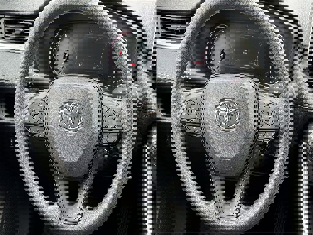 Used 2025 Toyota RAV4 LE image 9