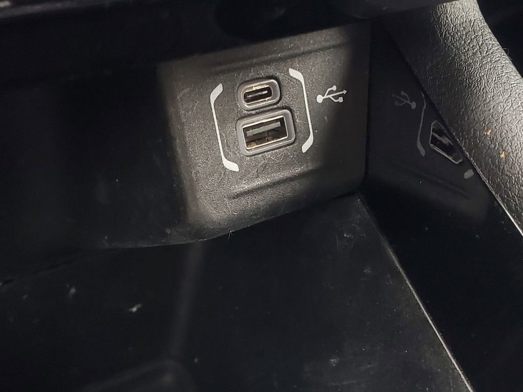 Used 2023 Jeep Compass Limited image 28