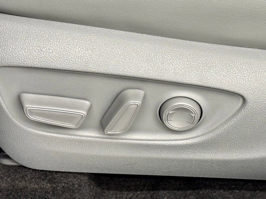 Used 2026 Toyota Highlander Platinum image 21