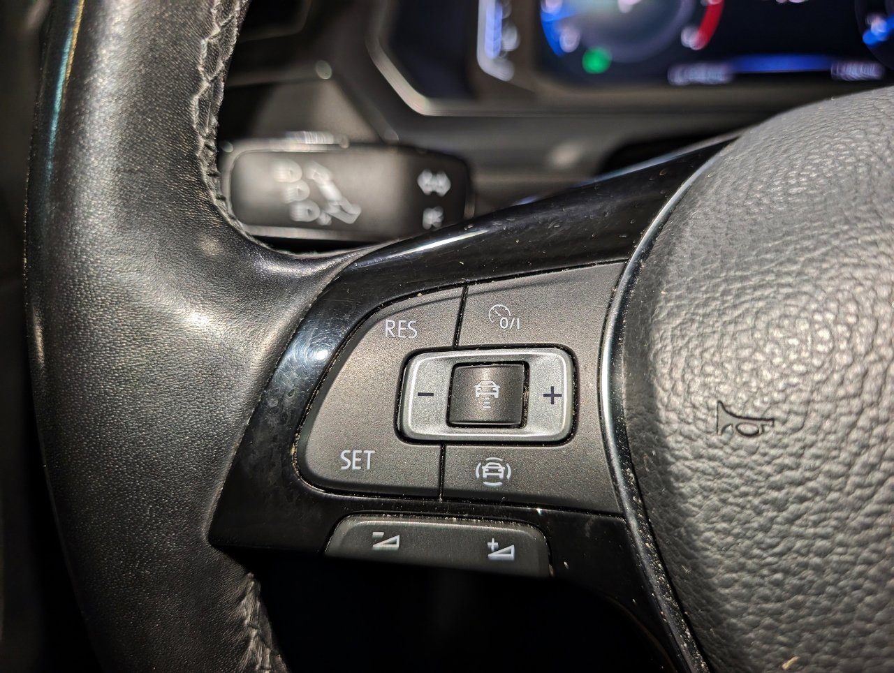 Used 2019 Volkswagen Tiguan SEL image 47