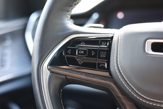 Used 2022 Jeep Grand Cherokee Overland w/ Luxury Tech Group IV image 20