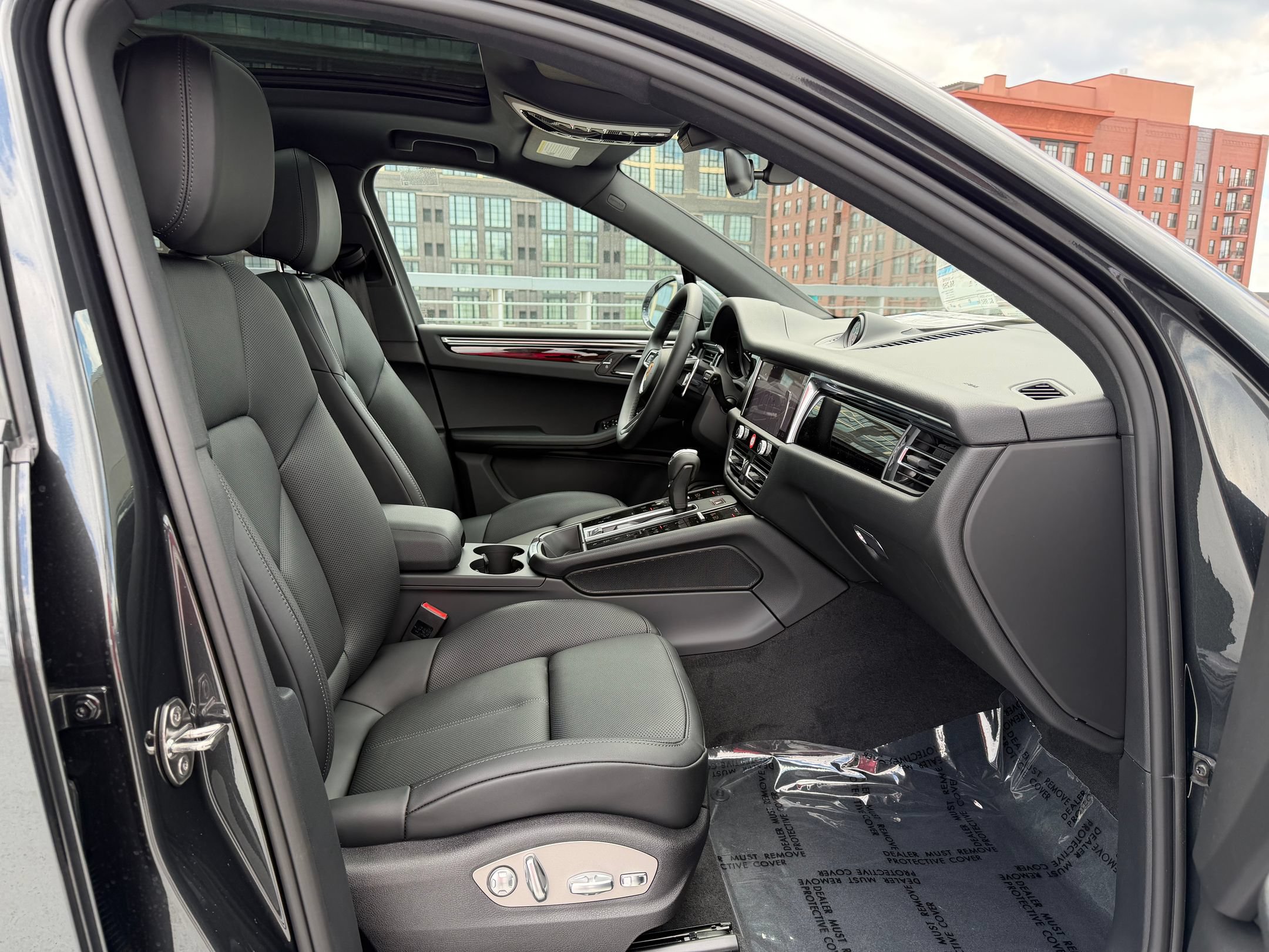 Used 2026 Porsche Macan AWD/4WD image 15