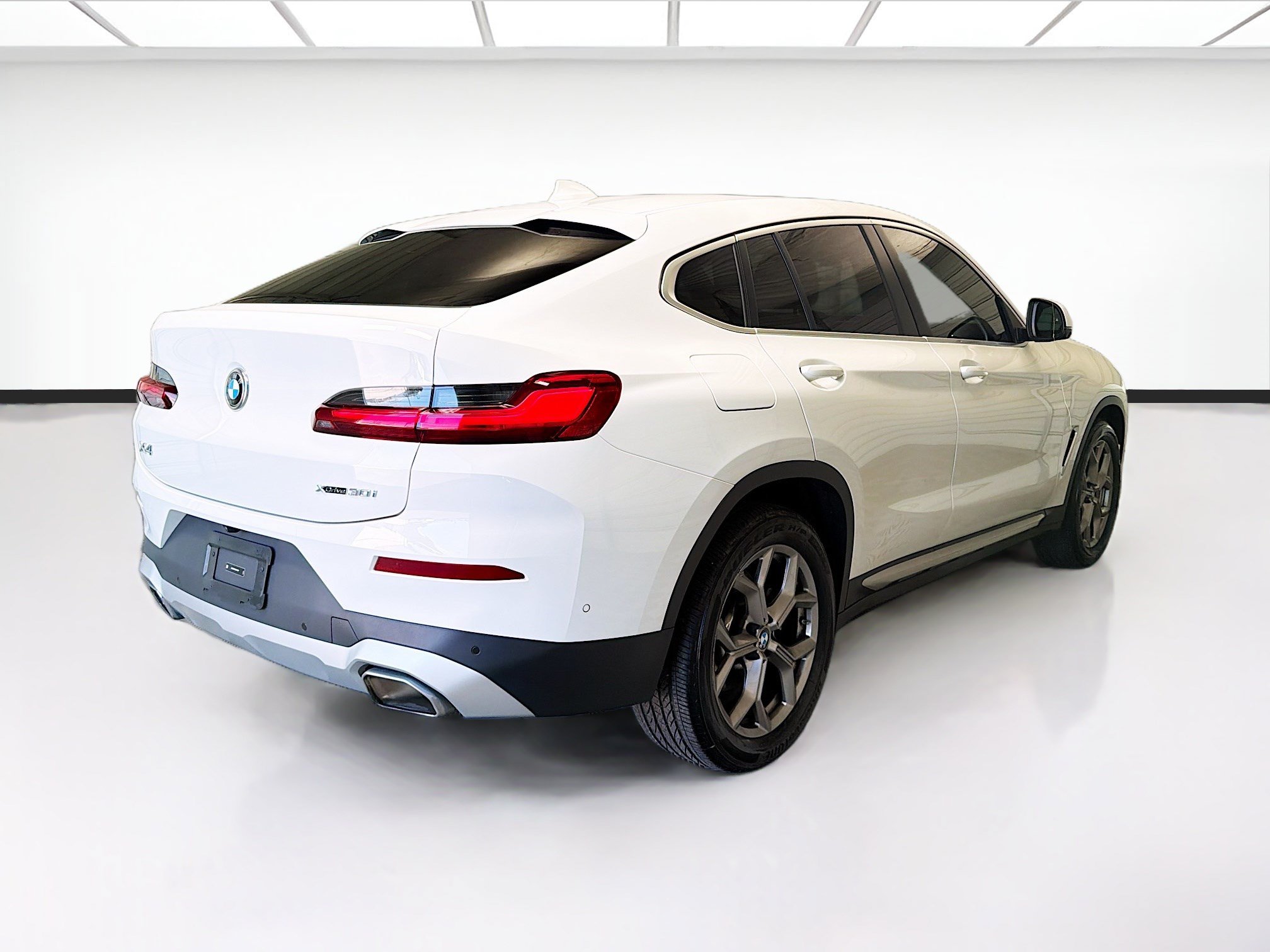 Used 2025 BMW X4 xDrive30i w/ Convenience Package AWD/4WD image 4