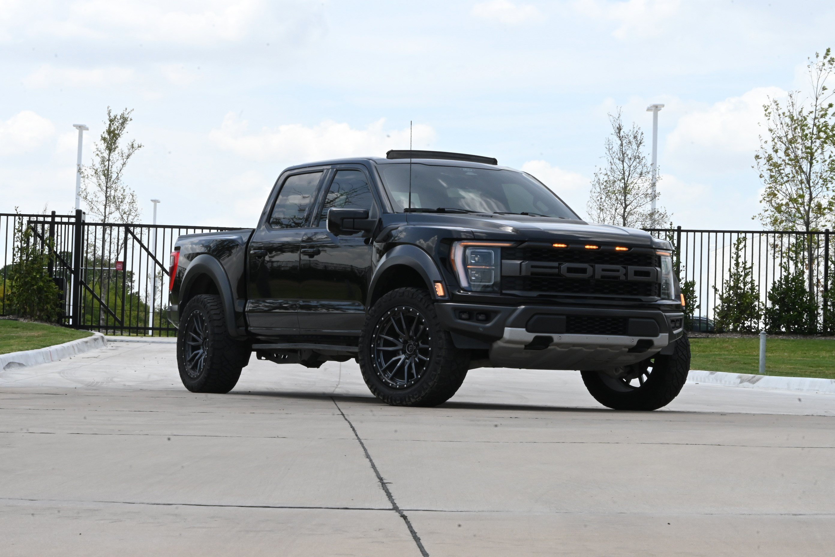 Used 2022 Ford F150 Raptor w/ Equipment Group 801A High AWD/4WD image 2