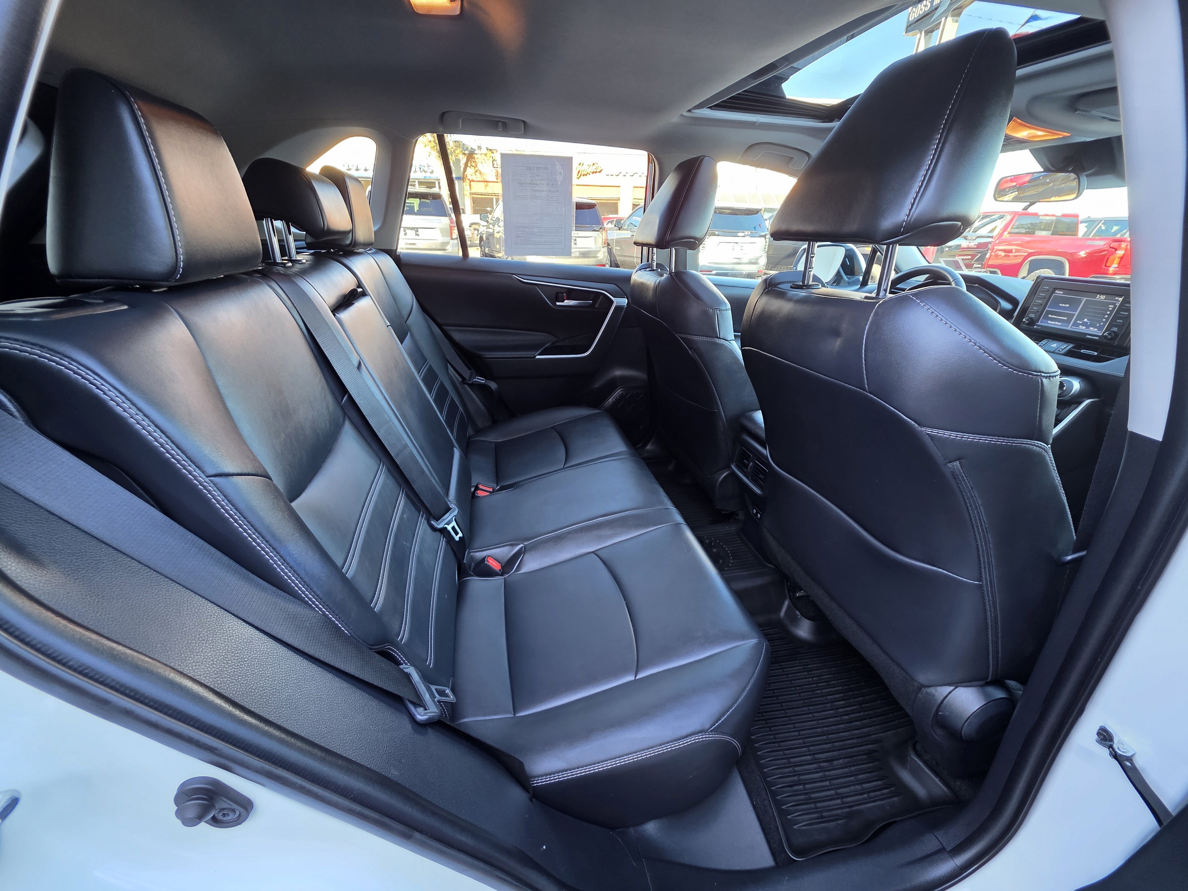 Used 2021 Toyota RAV4 XLE Premium image 23