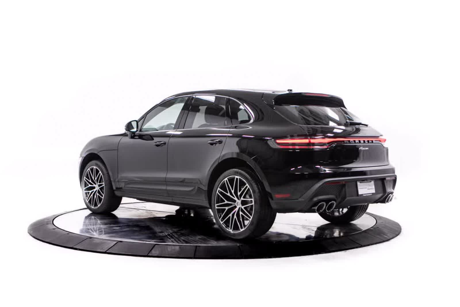 Certified 2026 Porsche Macan AWD/4WD image 3