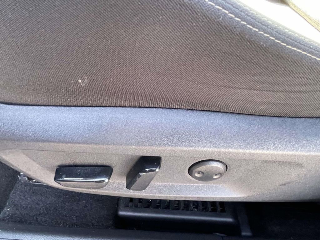 Used 2023 Nissan Rogue SV image 14