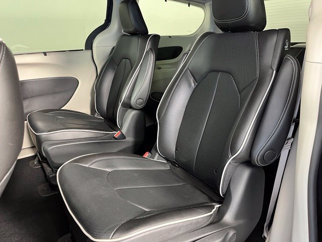 Used 2021 Chrysler Pacifica Limited FWD image 37