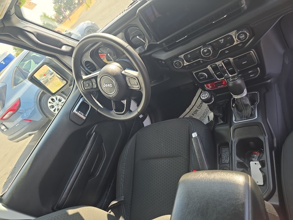 Used 2024 Jeep Wrangler Unlimited Rubicon 4xe AWD/4WD image 9