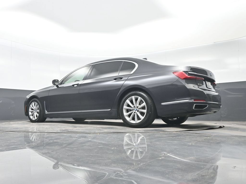 Used 2021 BMW 740i w/ Premium Package RWD image 29