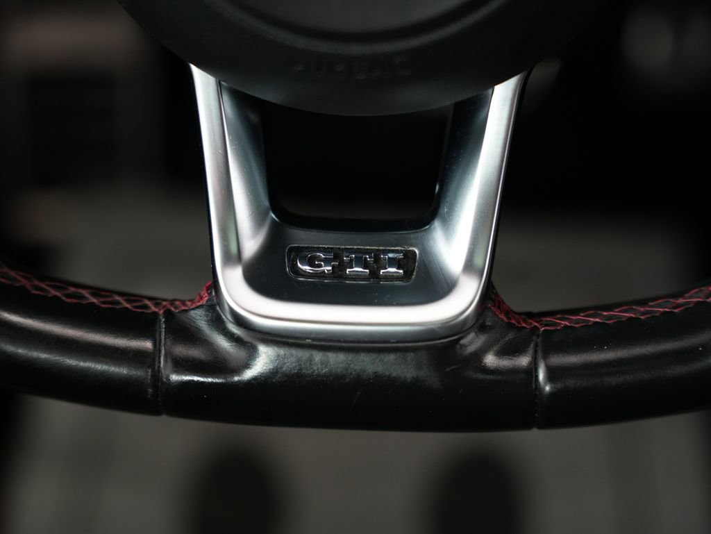 Used 2015 Volkswagen GTI SE FWD image 39