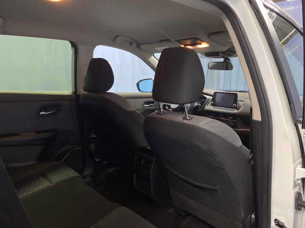 Used 2023 Nissan Rogue SV AWD/4WD image 33