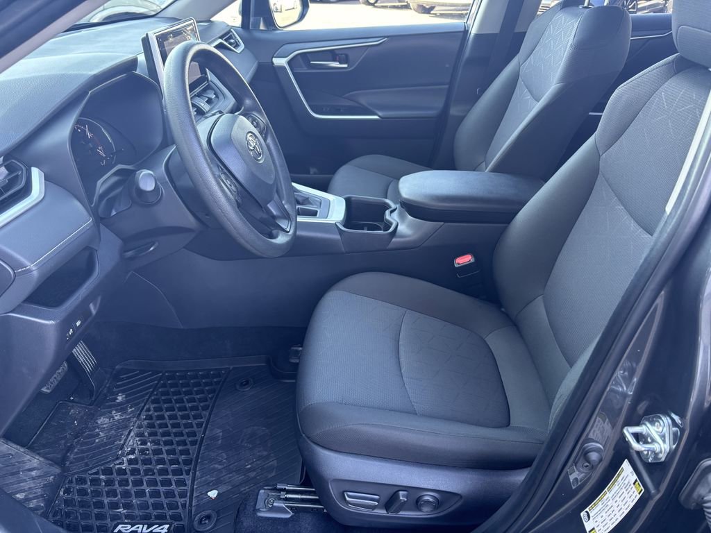Used 2025 Toyota RAV4 XLE AWD/4WD image 13