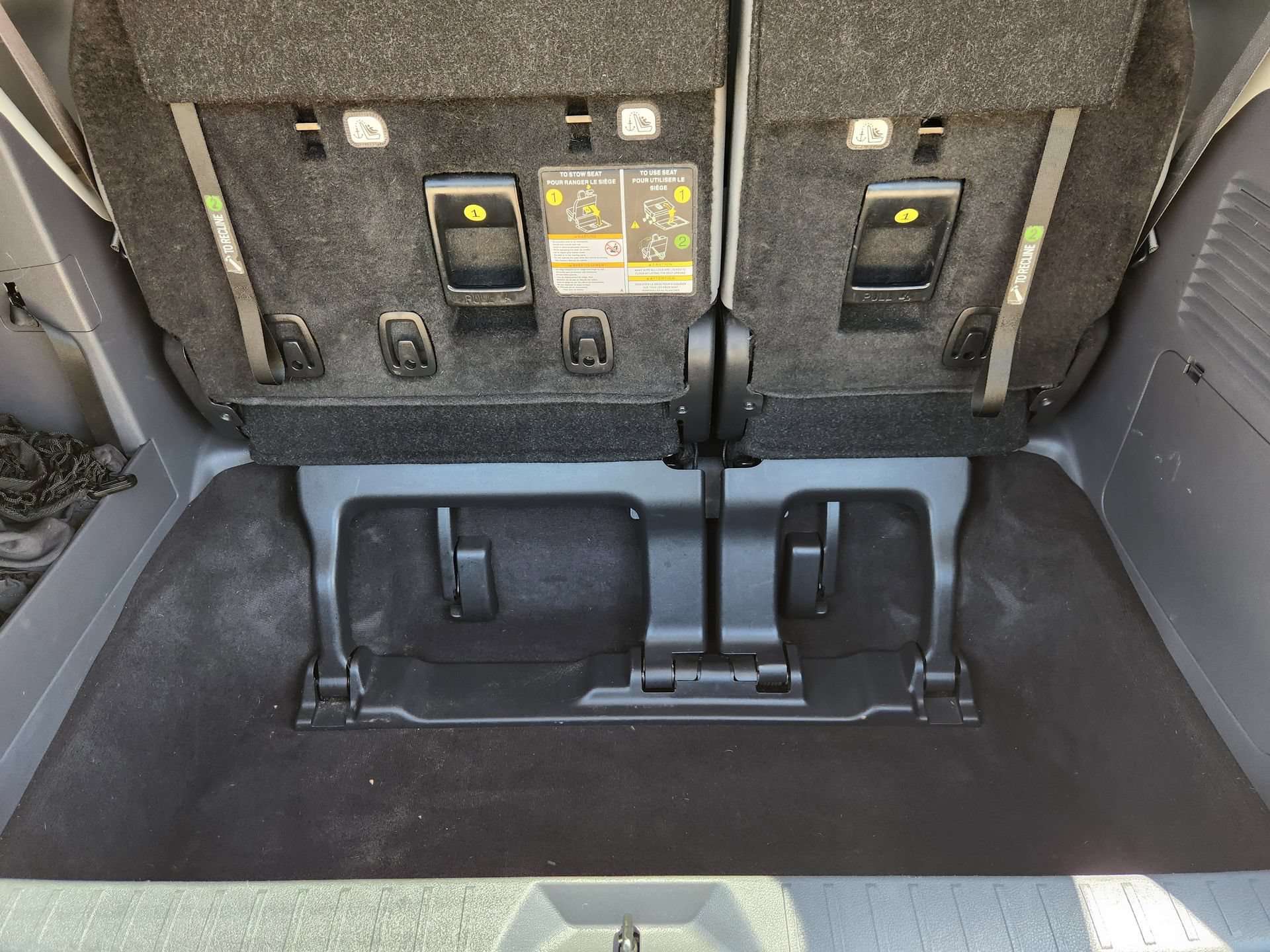 Used 2023 Toyota Sienna XLE FWD image 32