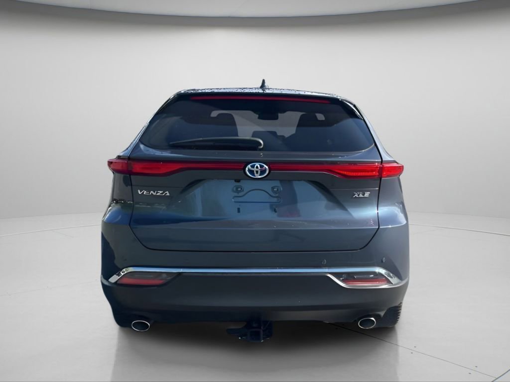 Used 2023 Toyota Venza XLE AWD/4WD image 5