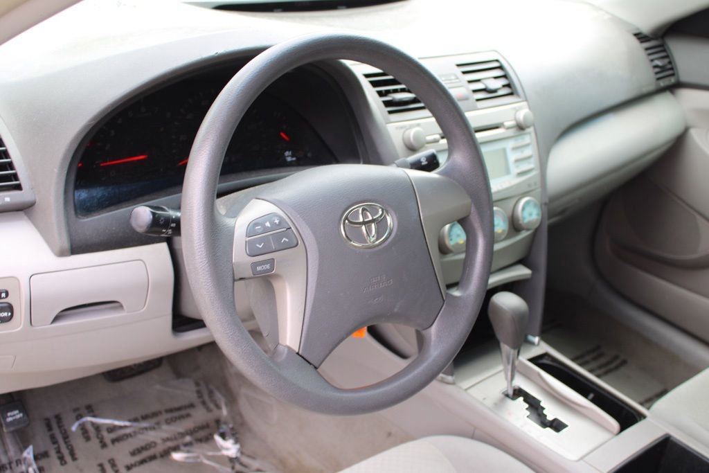 Used 2009 Toyota Camry LE FWD image 16
