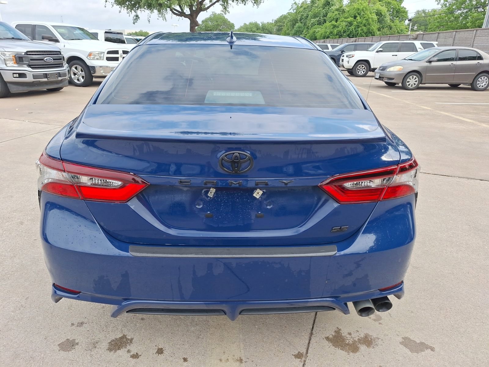 Used 2023 Toyota Camry SE FWD image 5