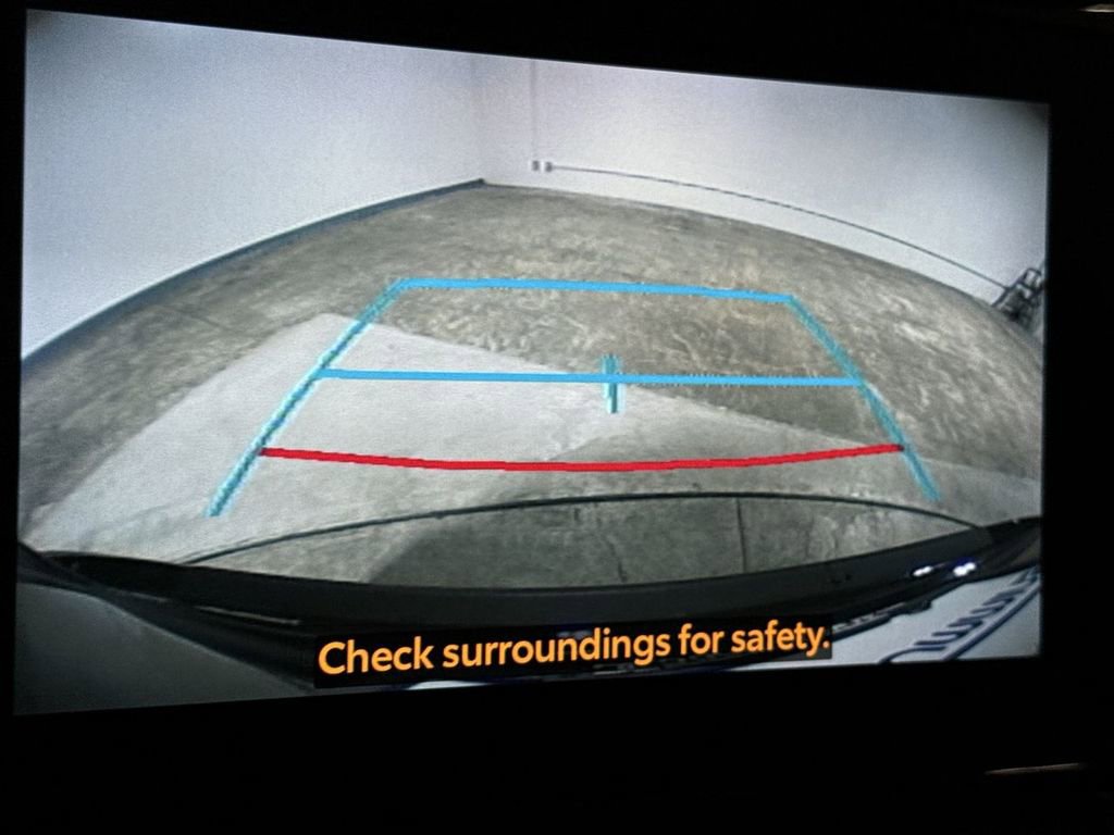 Used 2024 Toyota Highlander LE image 15