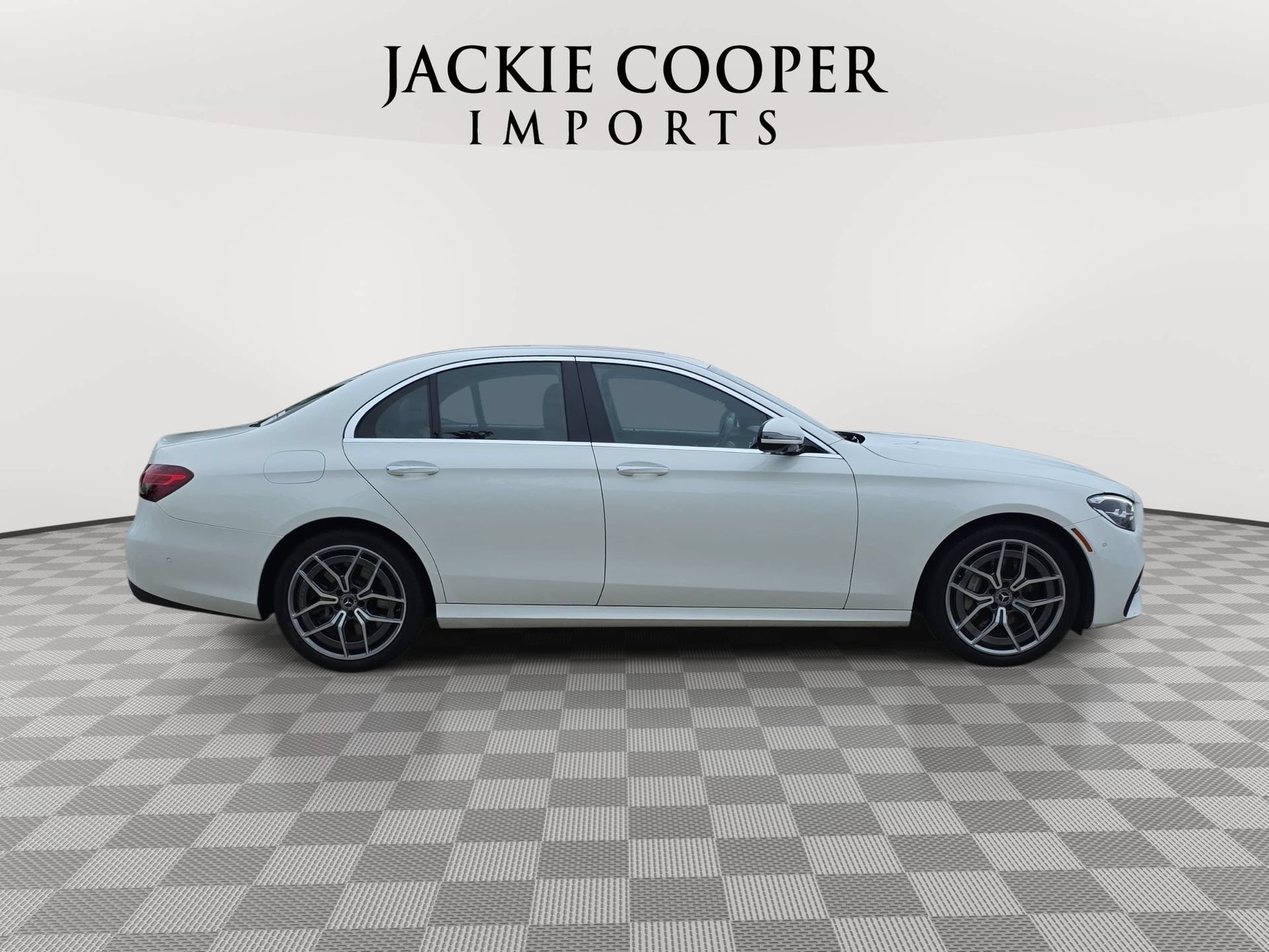 Used 2021 Mercedes-Benz E 450 4MATIC Sedan image 4