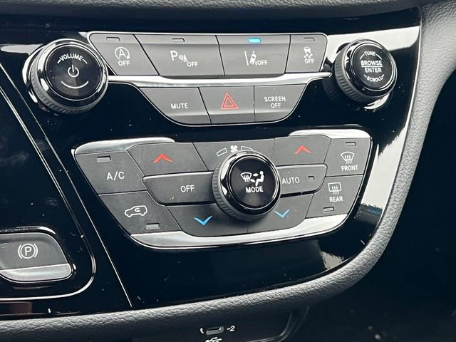 New 2026 Chrysler Pacifica Select AWD/4WD image 26