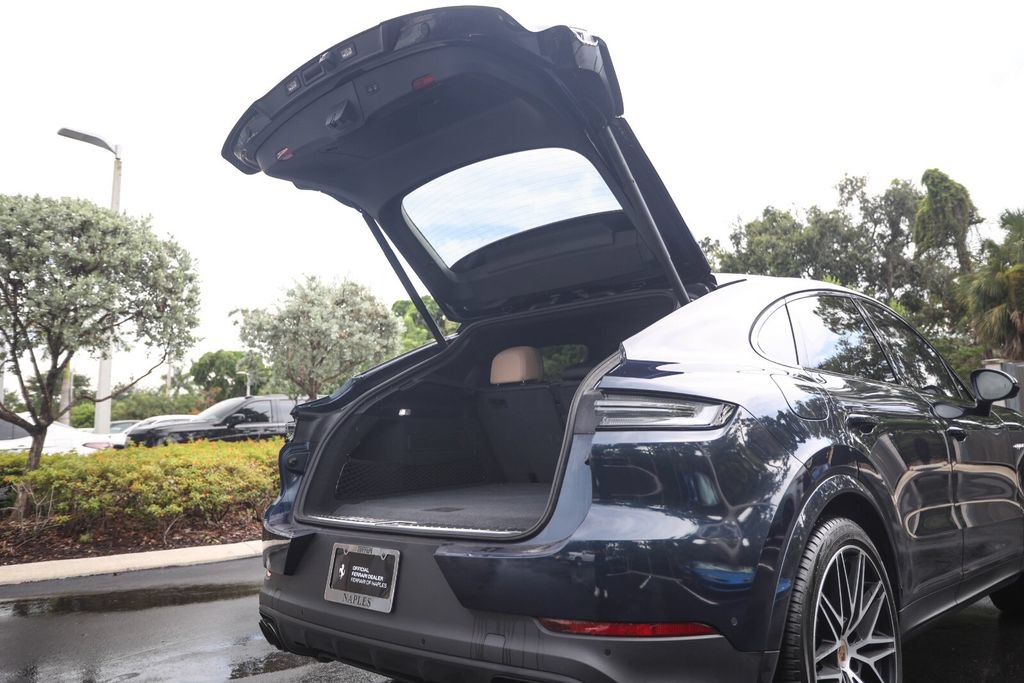 Used 2024 Porsche Cayenne Coupe AWD/4WD image 17