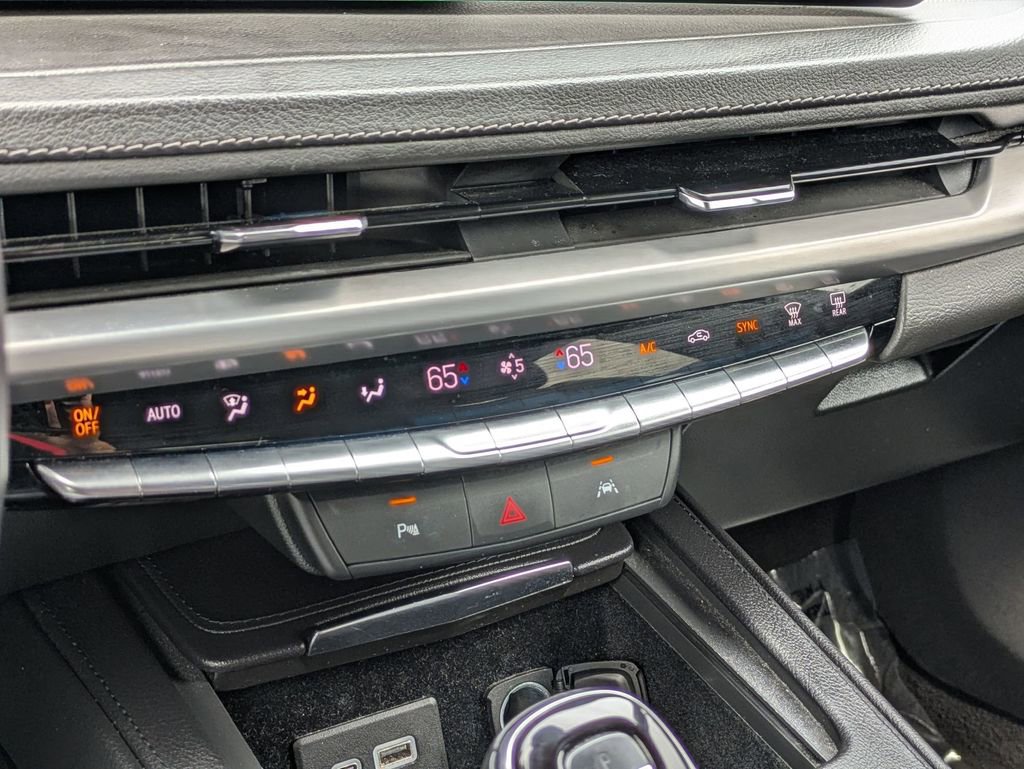 Used 2024 Cadillac XT4 Premium Luxury AWD/4WD image 17