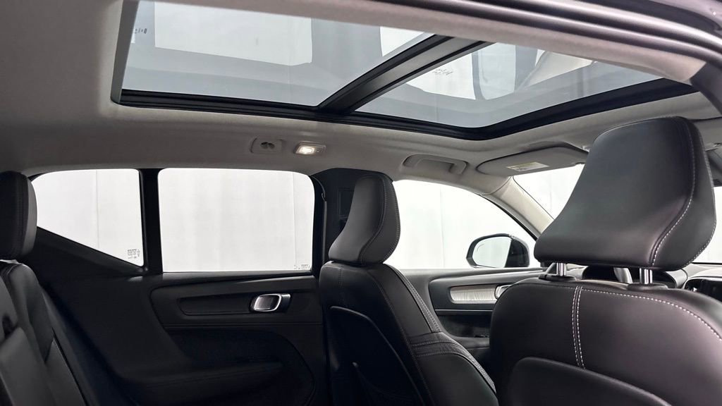 Certified 2023 Volvo XC40 B5 Plus w/ Protection Package Premier image 25
