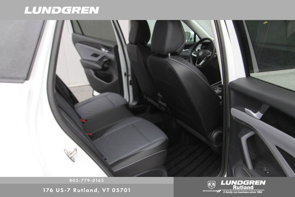 Used 2025 Volkswagen Tiguan SE w/ Panoramic Sunroof Package AWD/4WD image 20