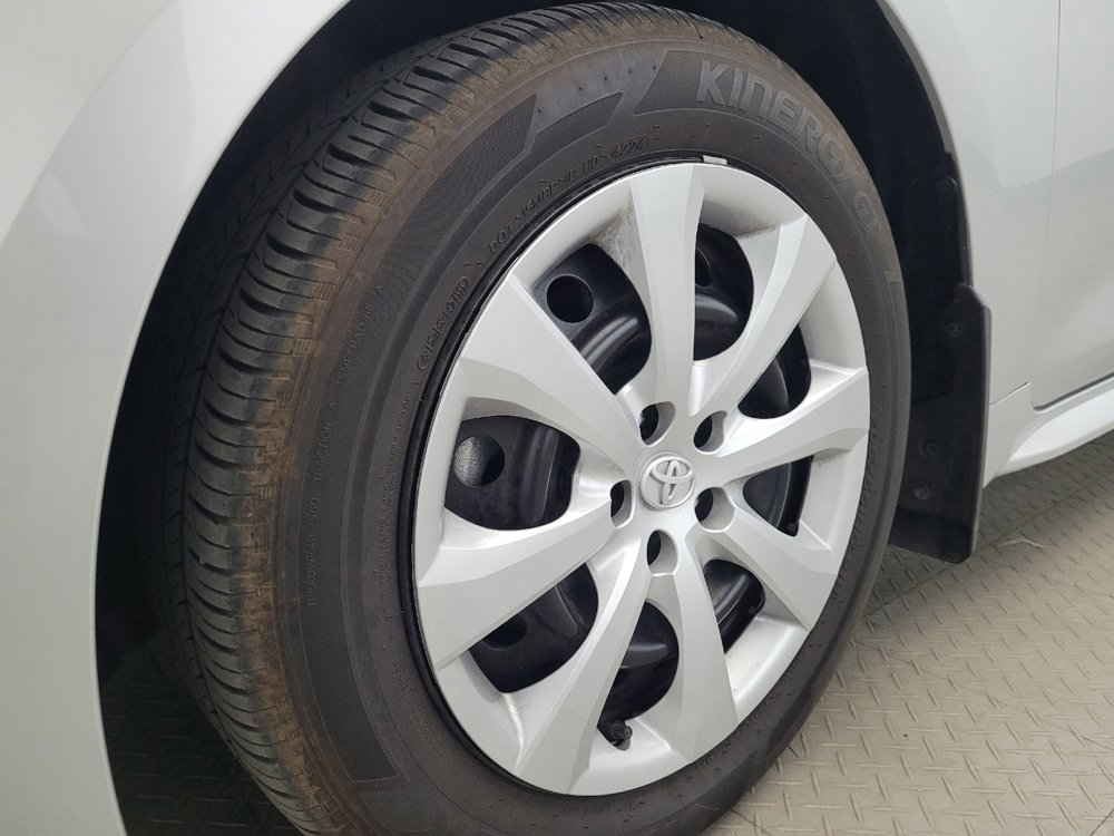 Used 2025 Toyota Corolla LE FWD image 31