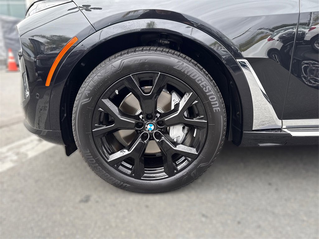 Used 2025 BMW X7 xDrive40i w/ Parking Assistance Package image 15