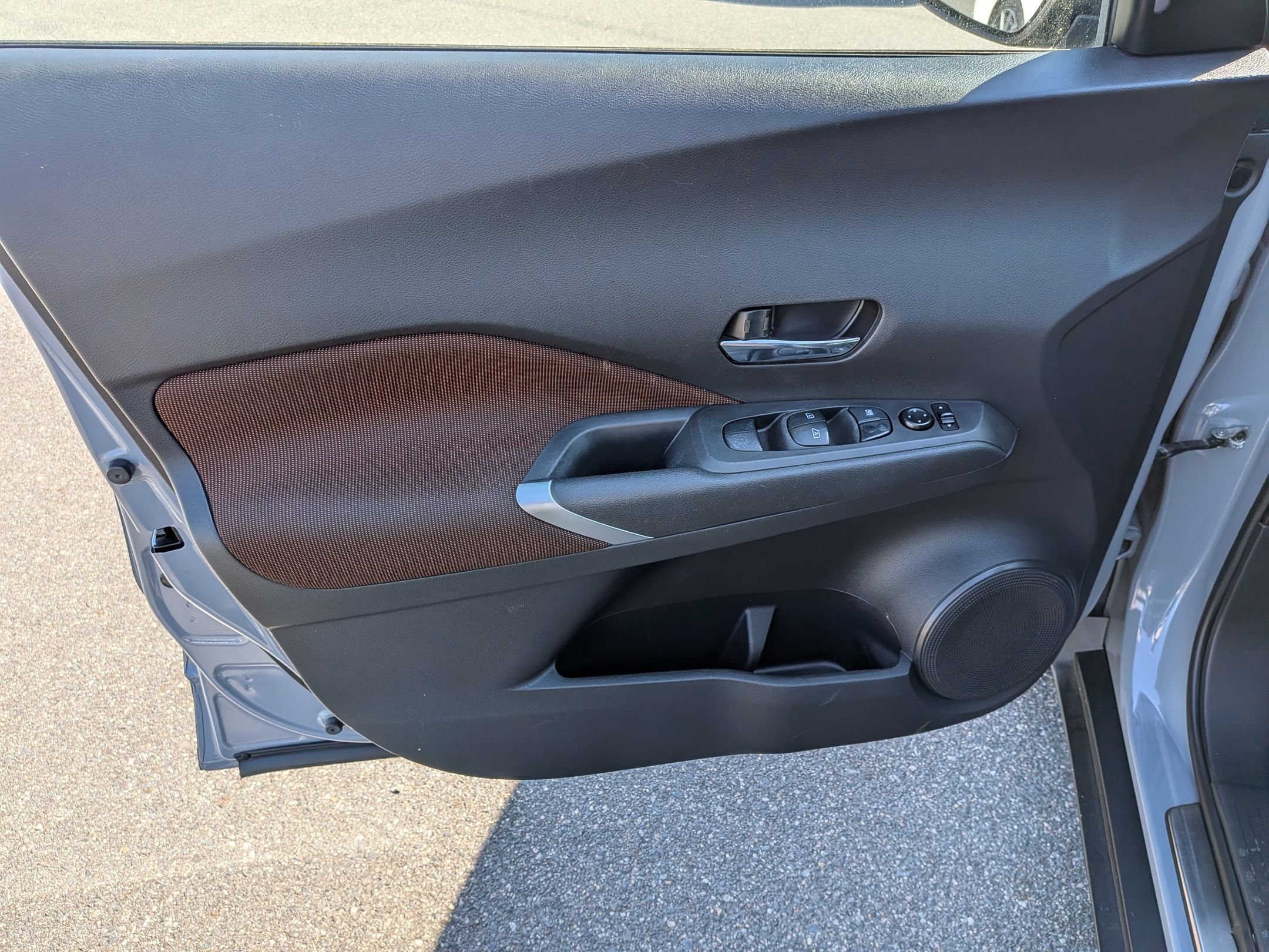 Used 2021 Nissan Kicks SR w/ Exterior Package image 11