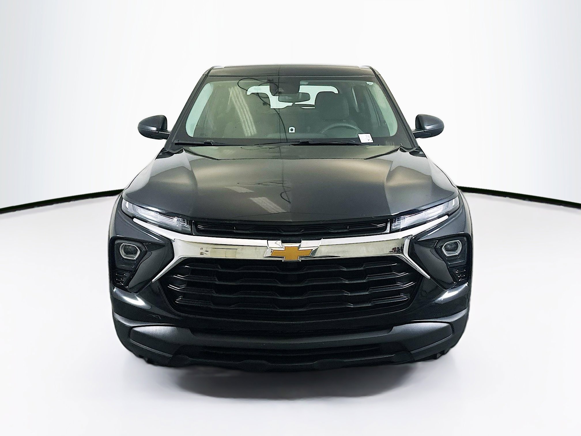 Used 2024 Chevrolet TrailBlazer LS image 2