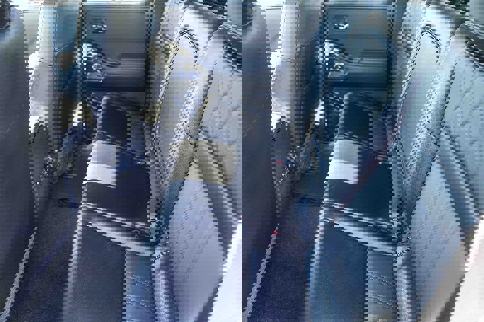 Used 2024 Nissan Frontier SL image 16