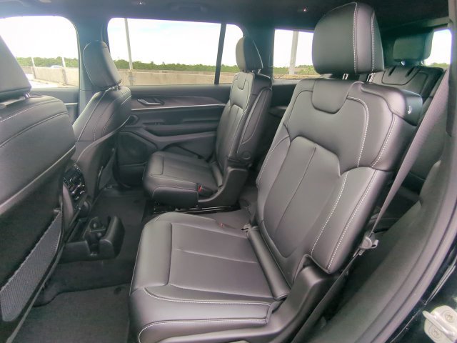 New 2027 Jeep Grand Cherokee L Limited w/ Technology Group II AWD/4WD image 17