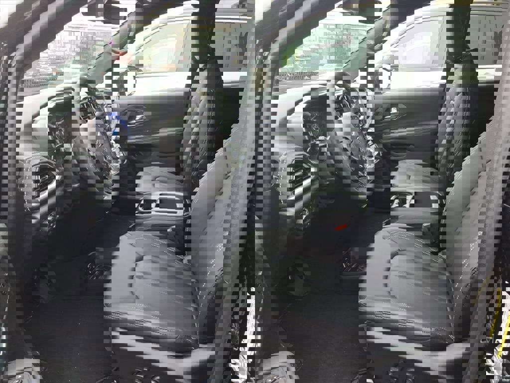 New 2026 Chrysler Pacifica Select w/ S Appearance Package image 5