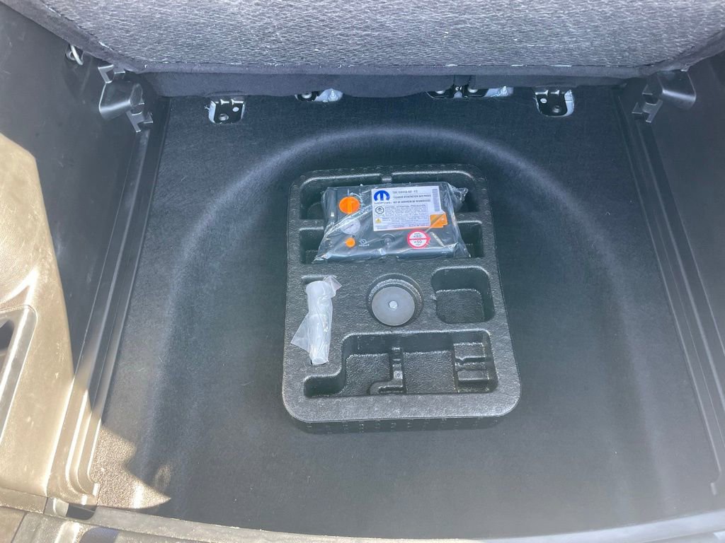 Used 2024 Jeep Compass Latitude image 31