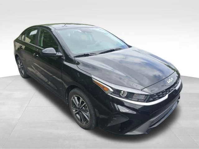 Used 2024 Kia Forte LXS FWD image 8