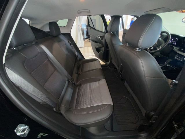 Used 2024 Chevrolet Trax LT w/ Driver Confidence Package FWD image 31
