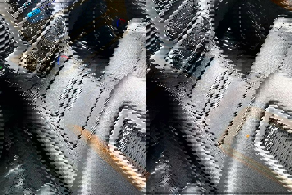 Used 2018 GMC Yukon Denali w/ Open Road Package image 17