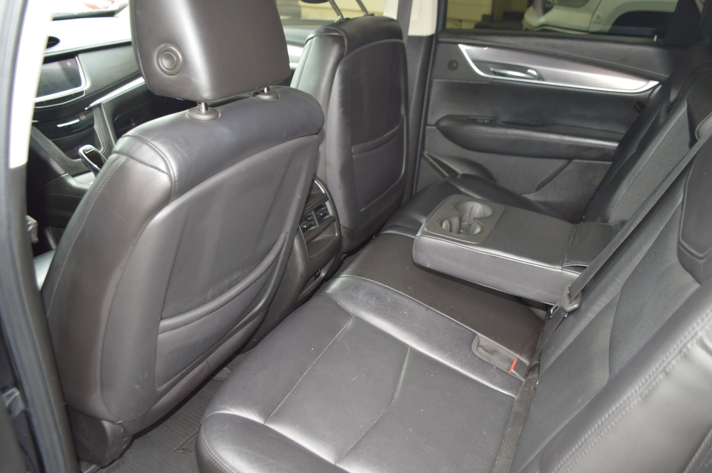 Used 2018 Cadillac XT5 Luxury w/ Driver Awareness Package AWD/4WD image 19