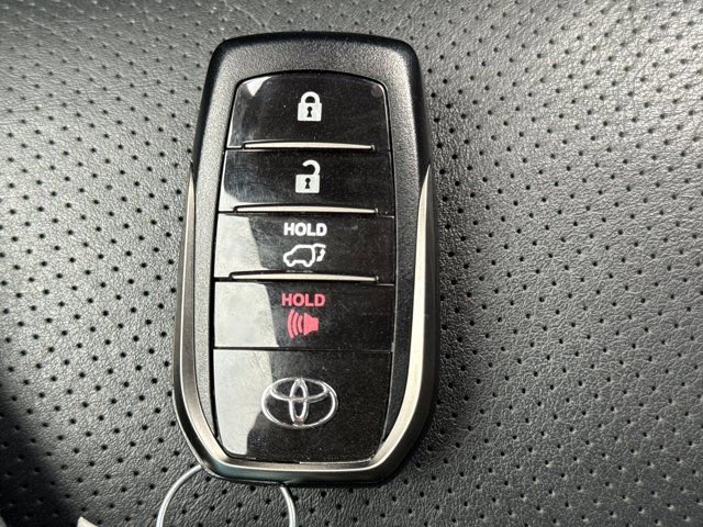 Used 2019 Toyota Land Cruiser AWD/4WD image 31