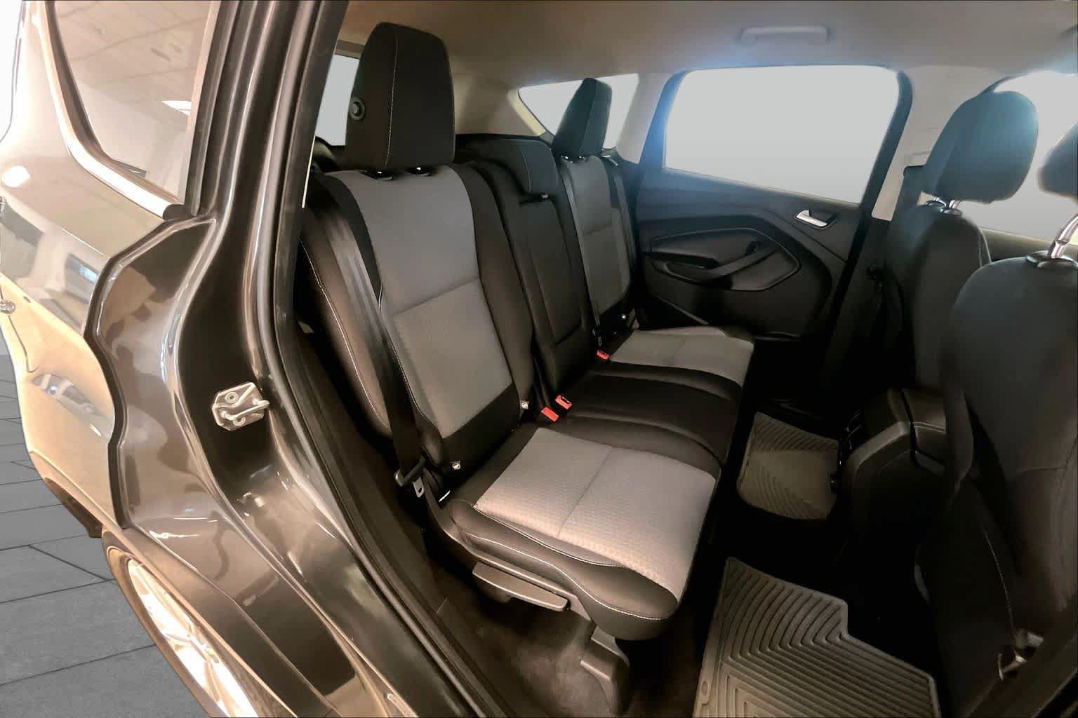 Used 2017 Ford Escape SE FWD image 19
