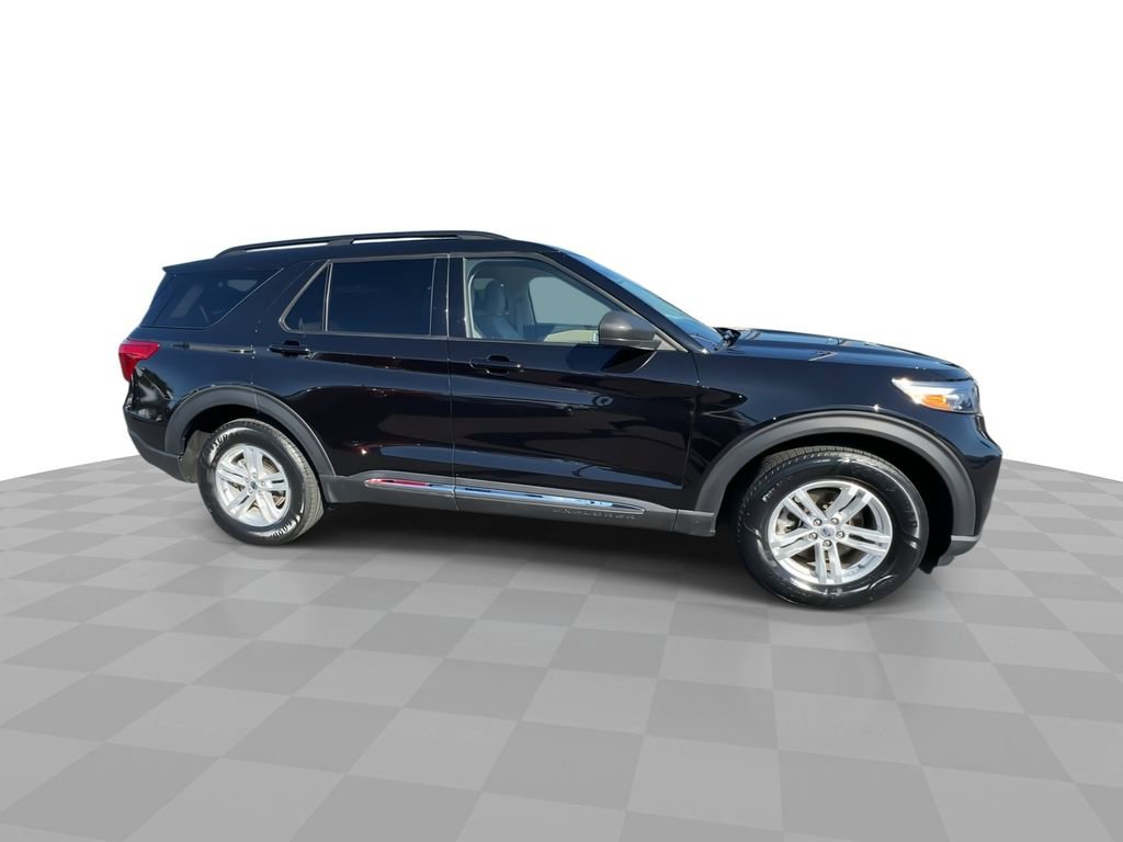Used 2023 Ford Explorer XLT w/ Equipment Group 202A image 9