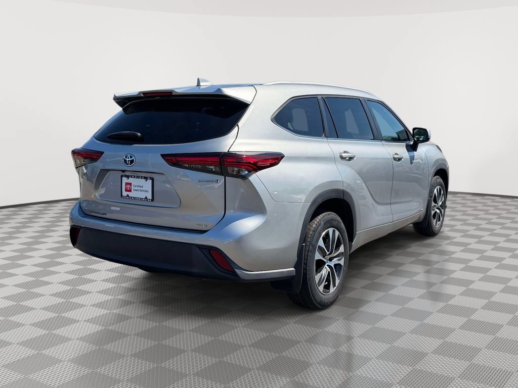 Used 2023 Toyota Highlander XLE AWD/4WD image 3