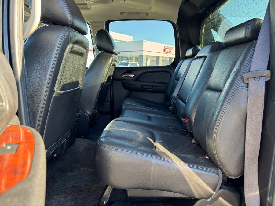 Used 2012 Chevrolet Avalanche LTZ image 16