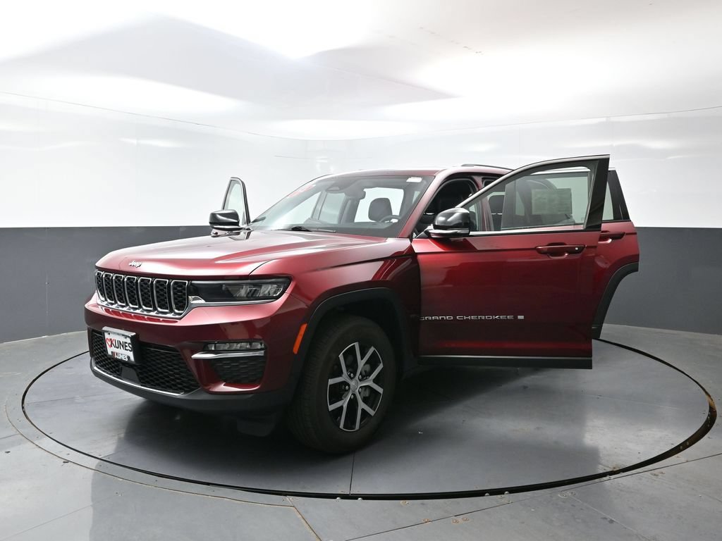 Used 2024 Jeep Grand Cherokee Limited AWD/4WD image 31